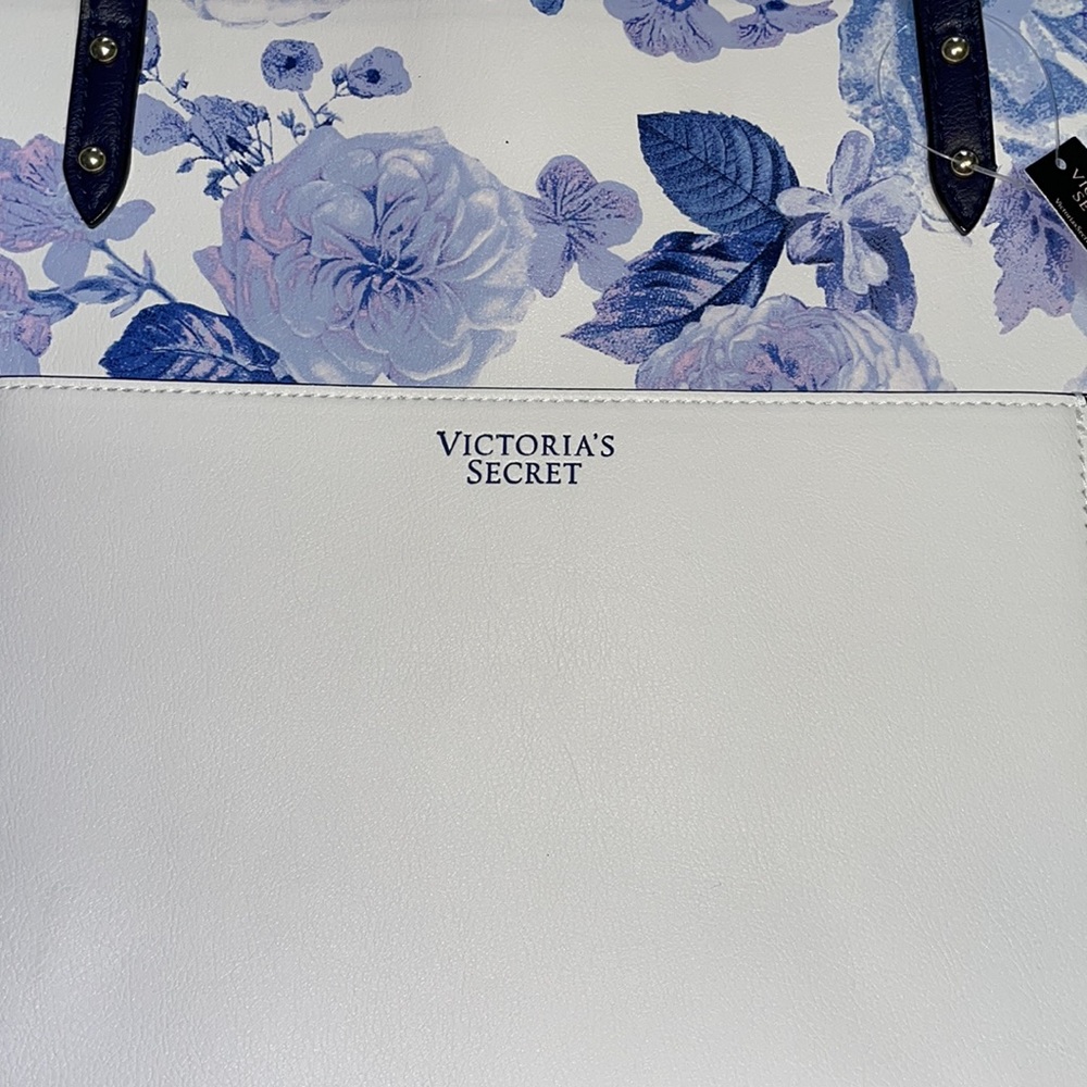 NWT Floral Carryall Tote - Blue & White - OS - Picture 7 of 8